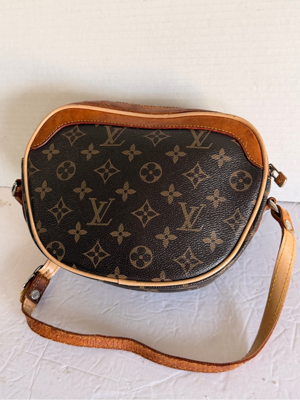 Louis Vuitton Vintage Monogram Round Shoulder Bag in Brown and Tan - Picture 3 of 9